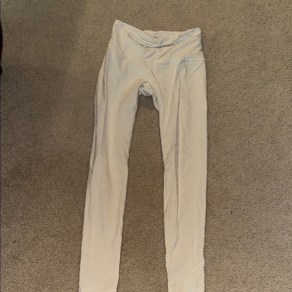 CALIA by Carrie Underwood Cream Leggings with Streamlined Design